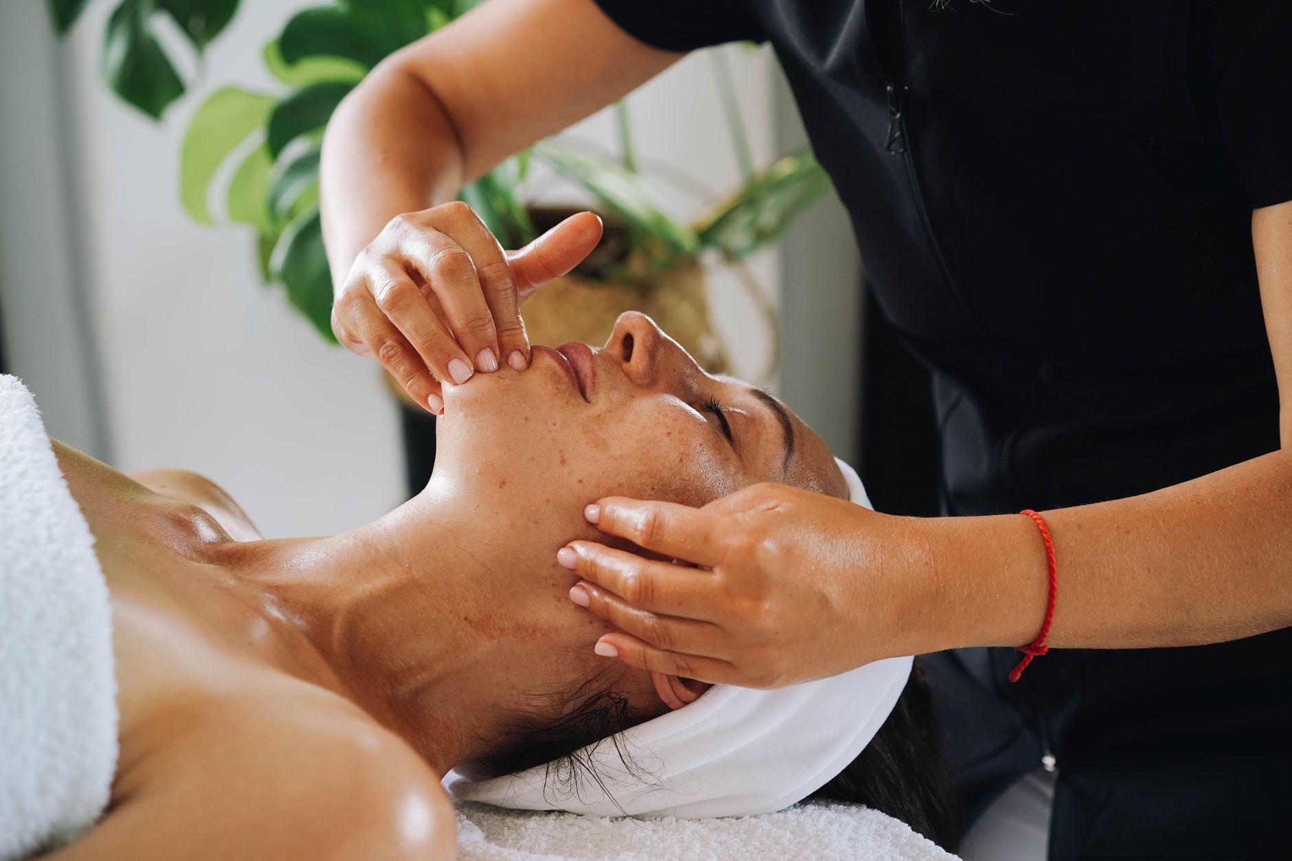 The Facial Massage Technique Going Viral in Luxury Spas — And How to Do It at Home