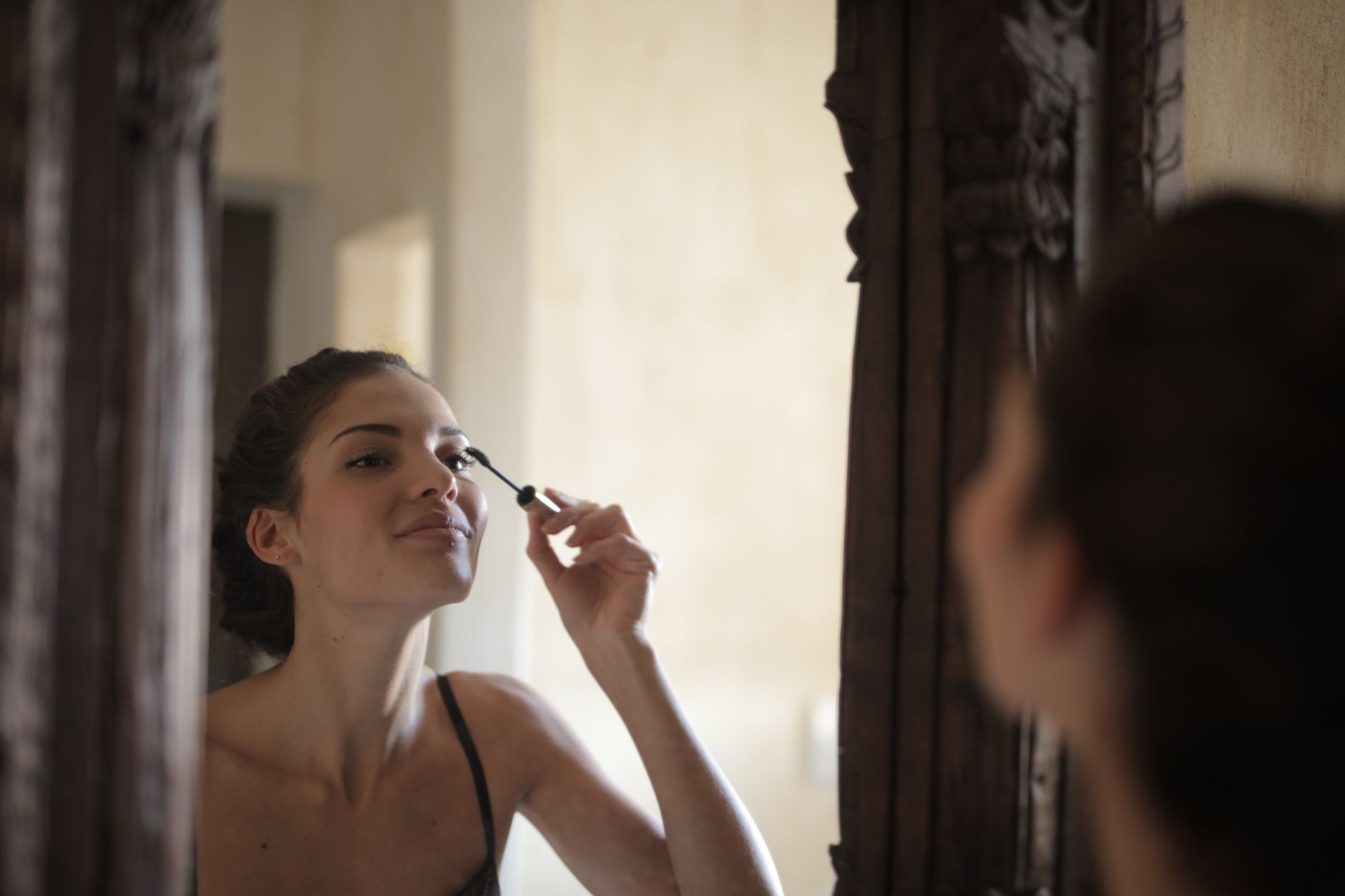 How to Apply Mascara for Maximum Length and Volume