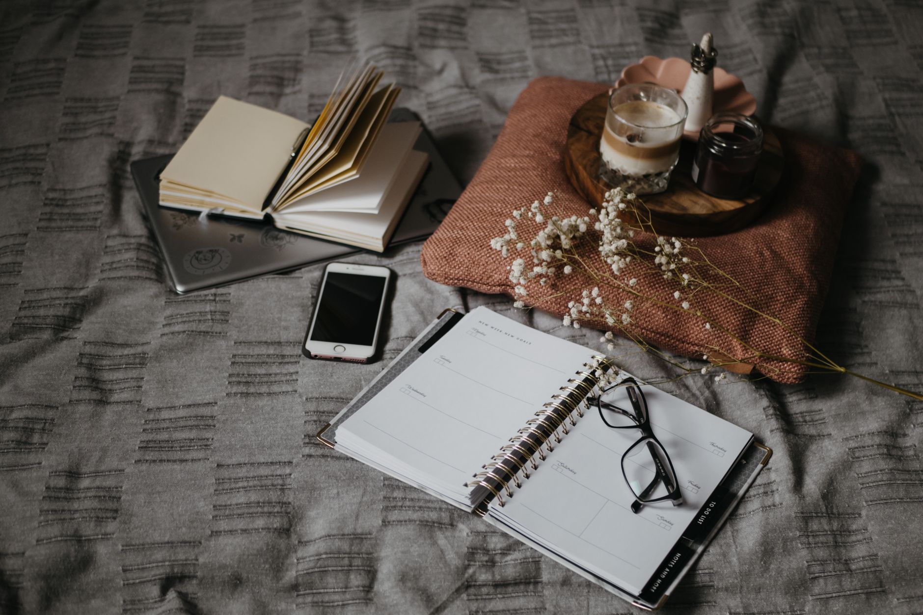 The Weekend Ritual Therapists Say Is the Real Secret to a Happier Monday